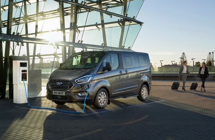 ford pr sentiert tourneo custom mit plug in hybrid antrieb - Ford präsentiert Tourneo Custom mit Plug-In-Hybrid-Antrieb