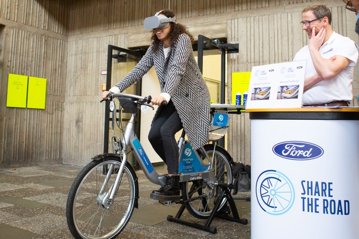Ford engagiert sich mit VR-Brille „WheelSwap“ für mehr Rücksichtnahme im Straßenverkehr
