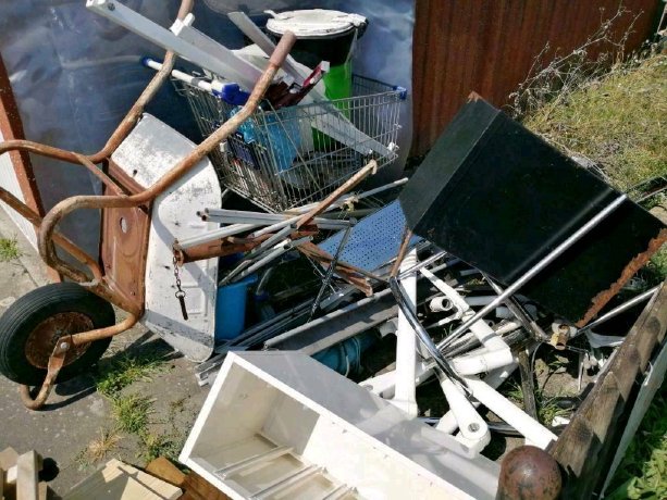 Schrotthändler in Moers sammelt Altmetallschrott im gesamten Stadtgebiet von Moers ein