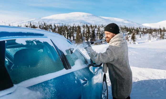 image 1 167 696x415 - Der Umwelt zuliebe: Eiskratzer und Schneebesen aus Recyclingmaterial für die nachhaltige Autopflege im Winter
